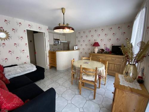 Charmant Appartement à Cauterets - Confort et Accueil Chaleureux - FR-1-812-101