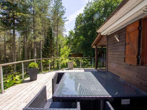 Chalet rustique au cœur du Périgord Noir avec terrasse et confort inclus - FR-1-616-397