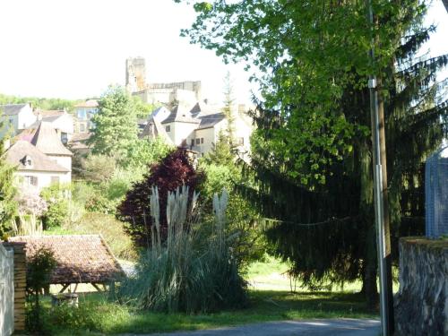 Gallery image of Maison périgourdine, cheminée, jardin clos, proche Sarlat - FR-1-616-420 in Carlux