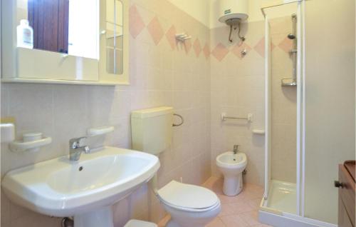 Ένα μπάνιο στο Awesome Home In Siracusa