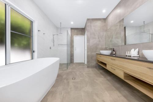 Koupelna v ubytování Pet friendly Holiday home with pool on Alex