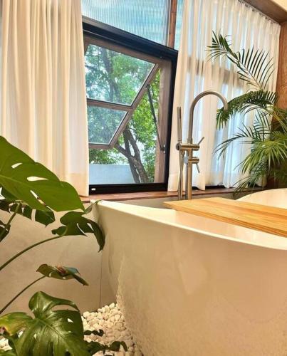 a bathroom with a bath tub and a window at 영도 여는 in Busan