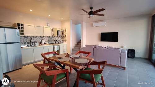 Η κουζίνα ή μικρή κουζίνα στο EXCLUSIVE OCEANFRONT Casa Di Luca