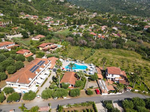 Kolam renang di atau dekat dengan Rosy Hotel Residence