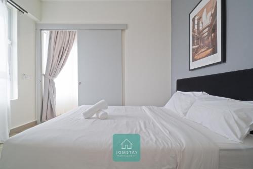 Postel nebo postele na pokoji v ubytování JOMSTAY Octagon Ipoh Suites