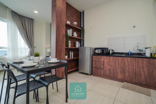 Kuchyň nebo kuchyňský kout v ubytování JOMSTAY Octagon Ipoh Suites