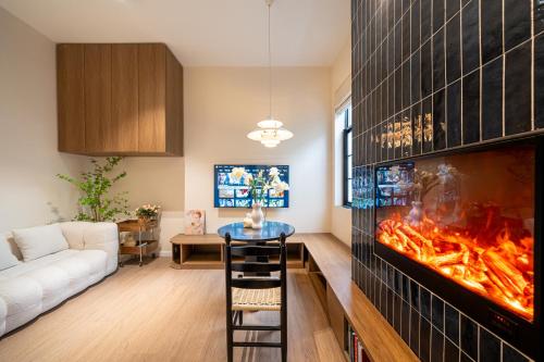 Uma área de estar em Tonight Homestay Jing'an Temple Shanghai