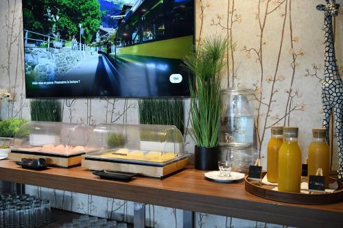 Makanan di atau berdekatan hotel