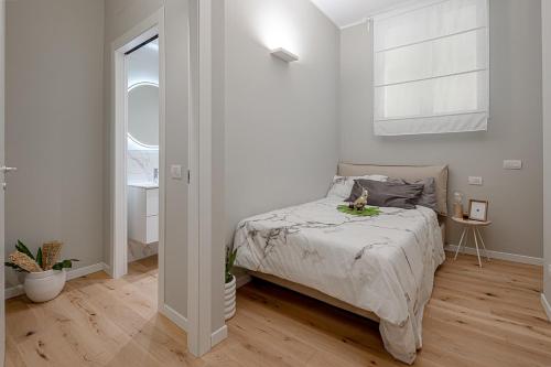 NEW! Duomo-San Siro - Super Cute Modern Apt, 15mins to Duomo!