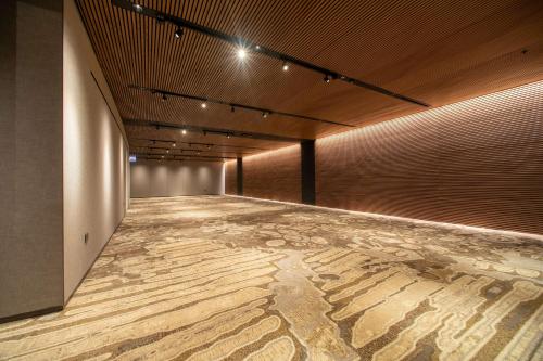 an empty room with a wooden ceiling and a wooden floor at Hilton Chicago O'Hare Airport in Rosemont