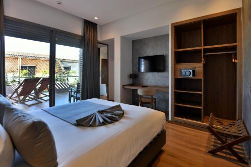 Televisyen dan/atau pusat hiburan di Ocean Park Hotel, Premium Suites & Wellness