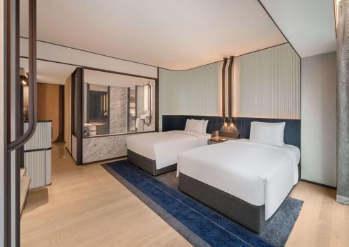 Postel nebo postele na pokoji v ubytování Hilton Saigon