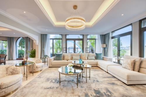 Immaculate 4BR Villa with Assistant Room and Private Pool at Frond O Palm Jumeirah by Deluxe Holiday Homes