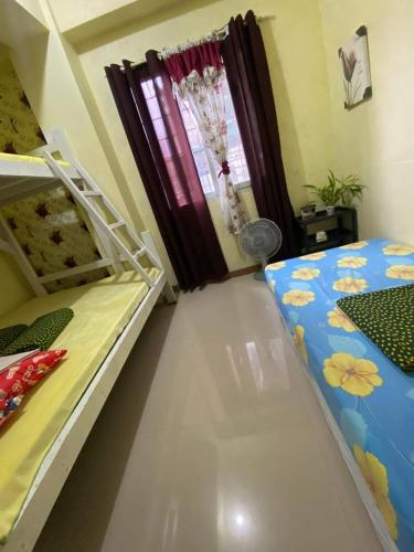 Llit o llits en una habitació de Vacation Station 302