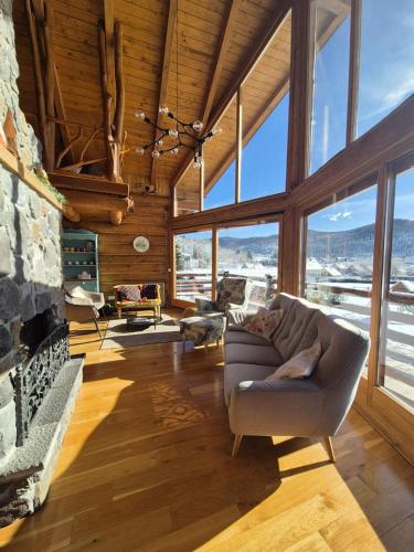 Χώρος καθιστικού στο Log home Mountain Mama