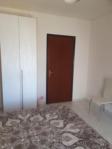 a room with a door and a table and a rug at Dc apartment in Santa Maria Capua Vetere