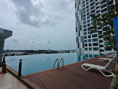 Piscina en o cerca de Kempas Dsummit Residences by Antlerzone
