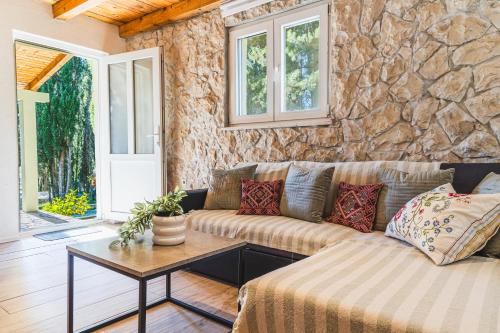 Χώρος καθιστικού στο Country House Uros in Nature with Pool