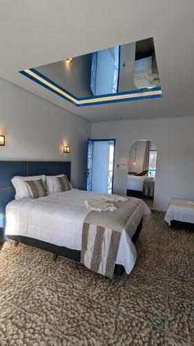 a bedroom with a large bed in a room at Hotel Paraiso Maragogi LTDA in Maragogi