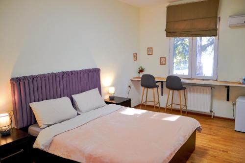 Postel nebo postele na pokoji v ubytování Triple eight hotel