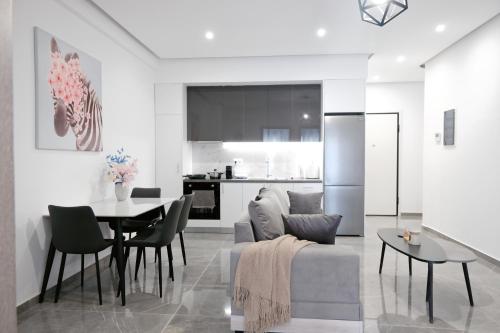 Η κουζίνα ή μικρή κουζίνα στο Cozy Home With Cooking Near Tram
