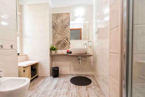 Bilik mandi di Rodoflor Rooms
