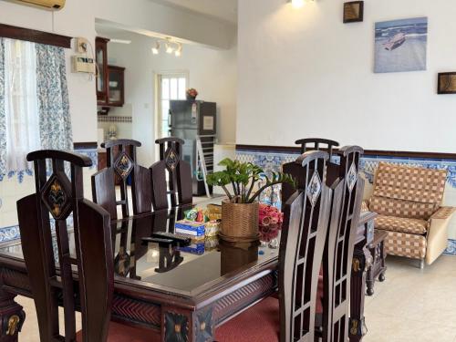 a living room with a table and chairs at Nestwood - By The Beach Goa in Benaulim