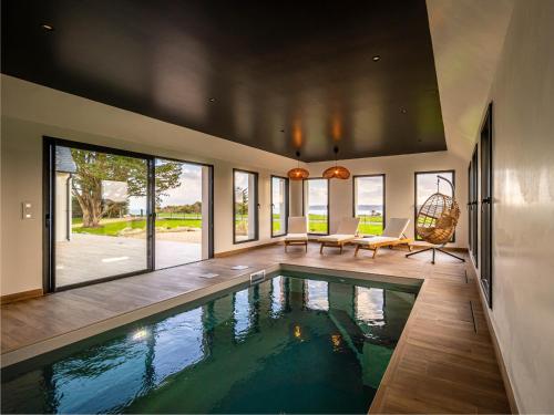 a swimming pool in the middle of a house at Le Clos Minard in Plouézec