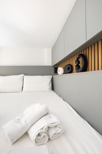 SuperLux Apt near White Tower
