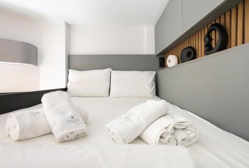 SuperLux Apt near White Tower