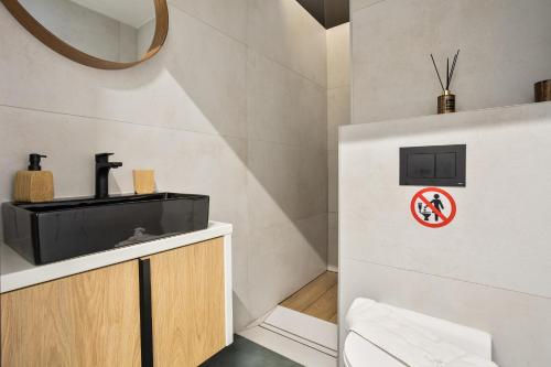 SuperLux Apt near White Tower