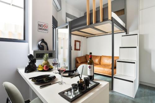 SuperLux Apt near White Tower