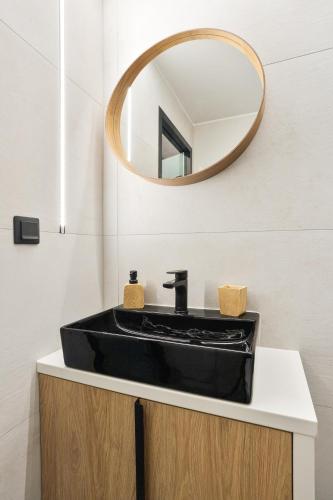 SuperLux Apt near White Tower