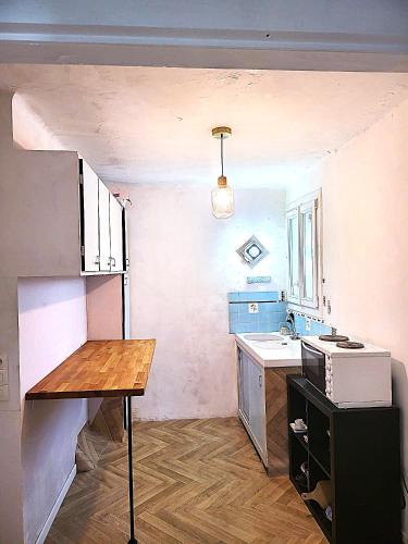 a kitchen with a sink and a counter top at Appartement de 60m2 à 20 minutes de Paris in Montigny-lès-Cormeilles
