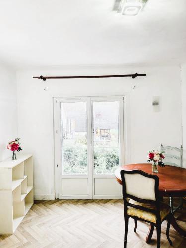 a dining room with a table and a window at Appartement de 60m2 à 20 minutes de Paris in Montigny-lès-Cormeilles
