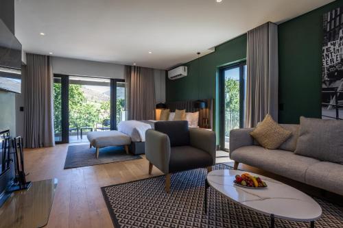 Posezení v ubytování Franschhoek Hotel