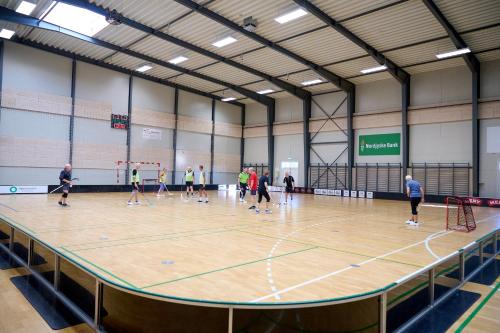 a group of people playing a game of volleyball in a gym at Sæby Spektrum & Hostel in Sæby