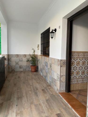 an empty room with a door and tiles on the wall at Casa Adelfa in Algodonales