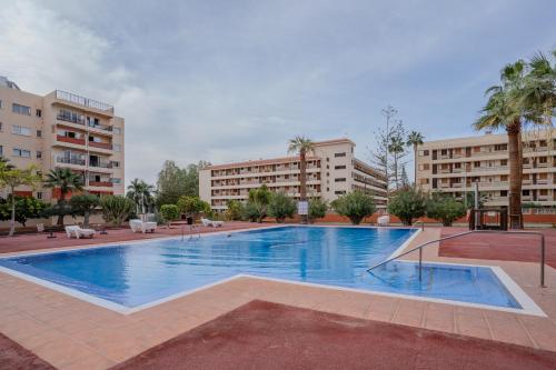 Central Los Cristianos Apartment with Pool Near Beach - Cris Sol