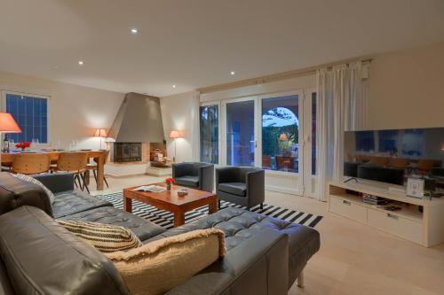 Las Marinas 8 by Aguilarent