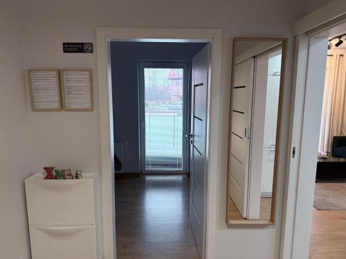 a room with a hallway with a mirror and a door at PB EasyStay in Szczytno