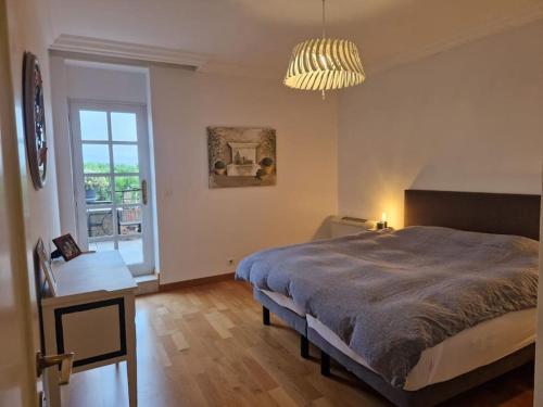 Photo de la galerie de l'établissement T3 Terrasse Avignon Intramuros Clim Wifi Barbecue, à Avignon