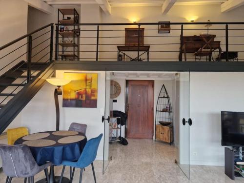 Photo de la galerie de l'établissement T3 Terrasse Avignon Intramuros Clim Wifi Barbecue, à Avignon