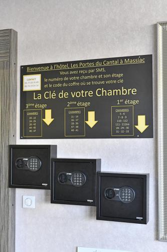 a sign on the wall of an airport with arrows at Les Portes du Cantal in Massiac