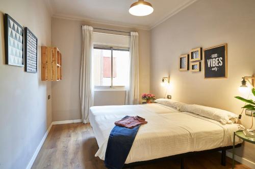 Spacious 3BRapartment in PobleSec with balcony