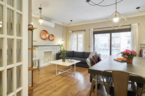 Spacious 3BRapartment in PobleSec with balcony