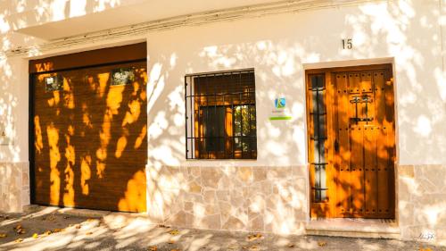 two doors on the side of a building at Escapada Rural en La Casa del Árbol in Tózar