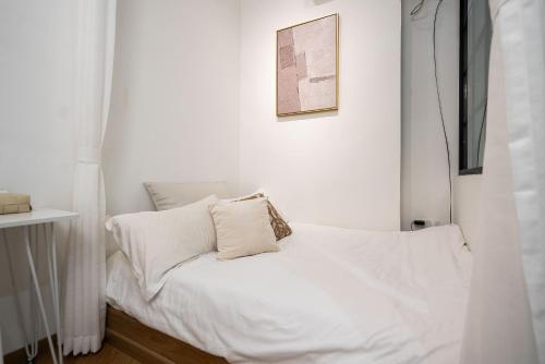 Uma cama ou camas num quarto em Tonight Homestay Jing'an Temple Shanghai