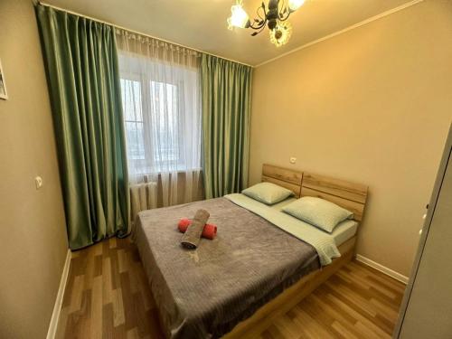 Postel nebo postele na pokoji v ubytování Lux Home на берегу Ульбы