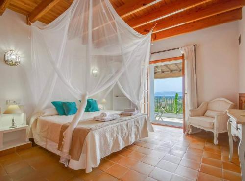Ένα ή περισσότερα κρεβάτια σε δωμάτιο στο Villa Can Sunyer.Ibiza.